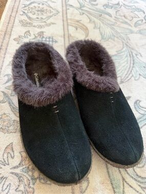 Columbia Black Suede Faux-Fur Lined Women’s Slippers